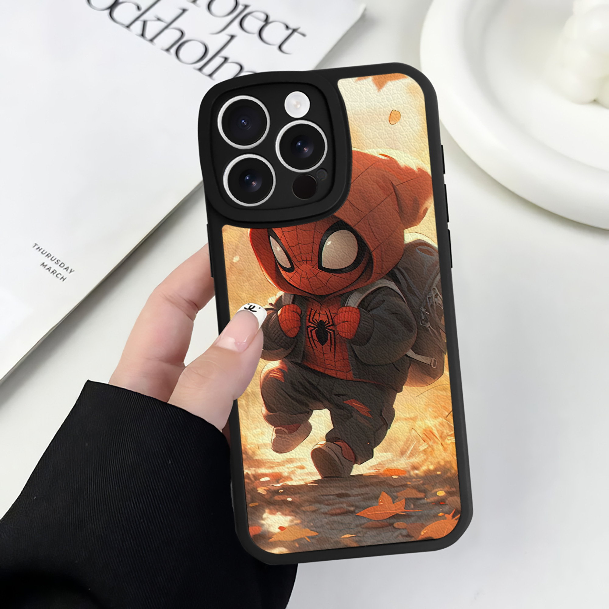 （画像用） Spider Man スパイダーマン 【iPhone 16シリーズ対応】シリコンスマホケース（レザー調） 材質：シリコン